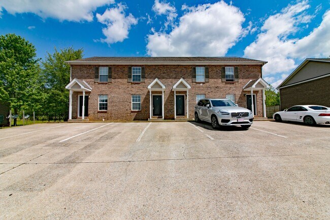 Building Photo - 821 Oak Arbor Ct