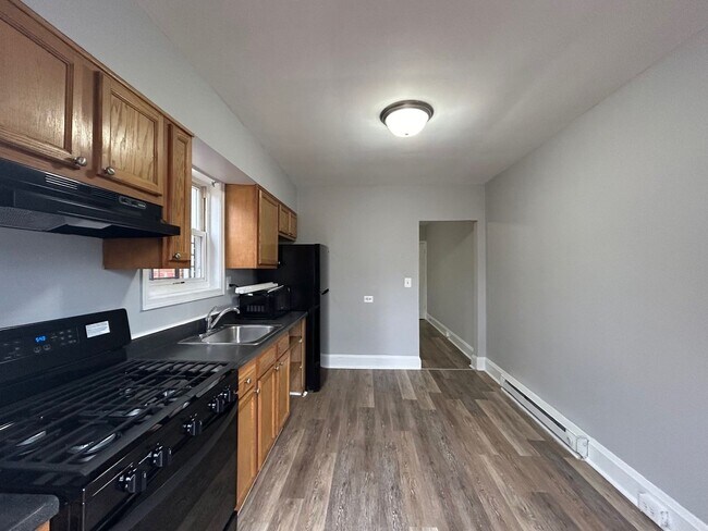 Building Photo - Baltimore - 3 Bedrooms, 2 Bathrooms Available!