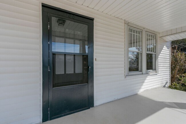 Building Photo - 1166 Pendleton St