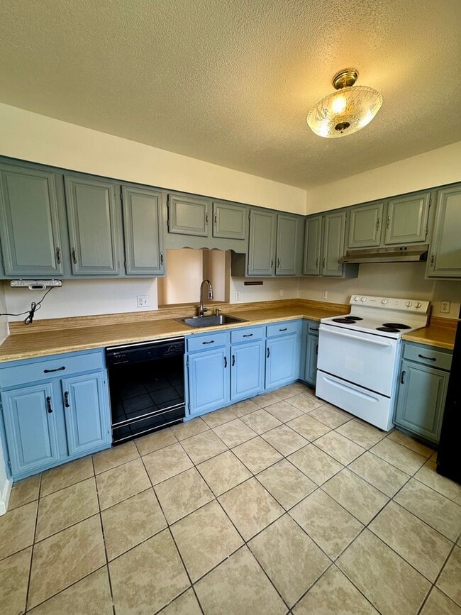 Building Photo - Townhouse for Rent