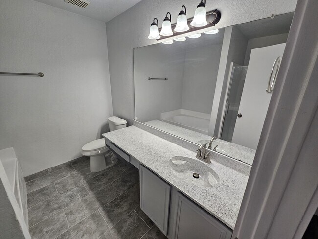 Foto del edificio - 919 Crestwood Dr