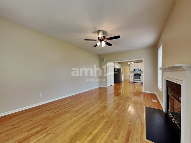 Building Photo - 3915 Red Hill Ct