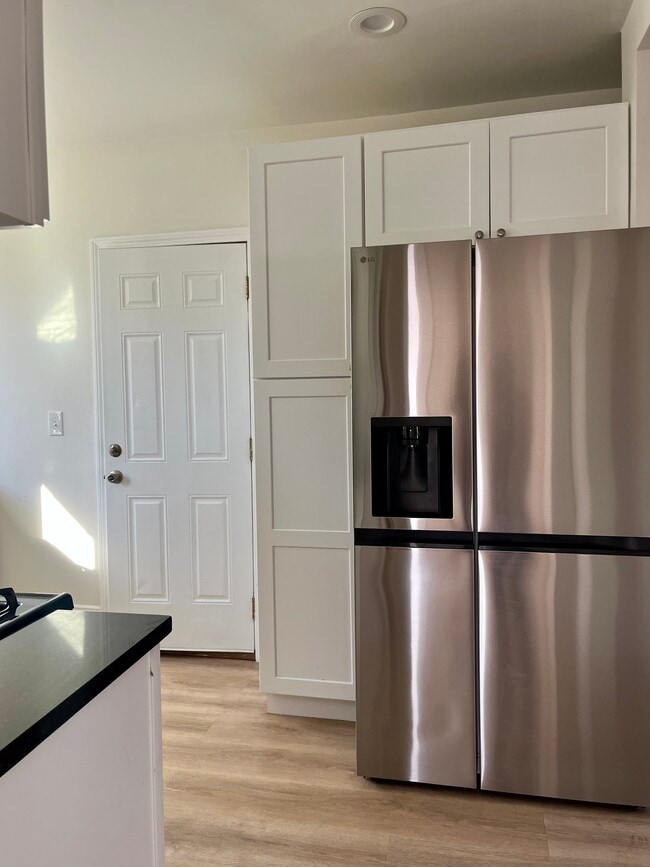 Building Photo - 171 Bluff Ave