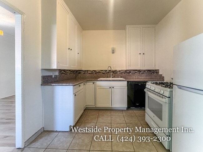 Building Photo - 8548 Alcott St