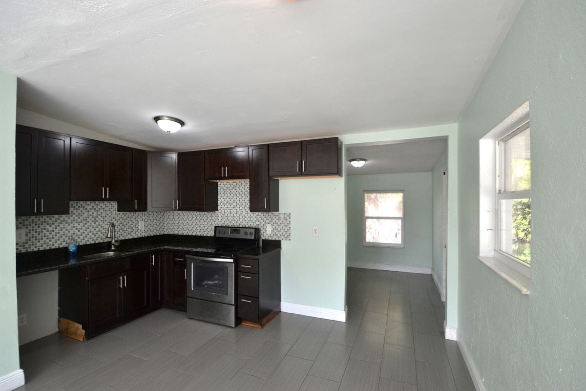 Foto del edificio - 1324 Brookhill Dr