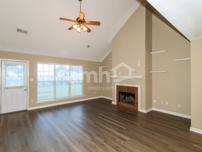 Foto del edificio - 5664 Tulip Grove Dr