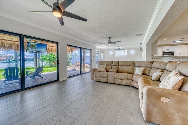 Building Photo - Treasure Island Three Bedroom, Two Bath Furnished Single Family Home on the water.