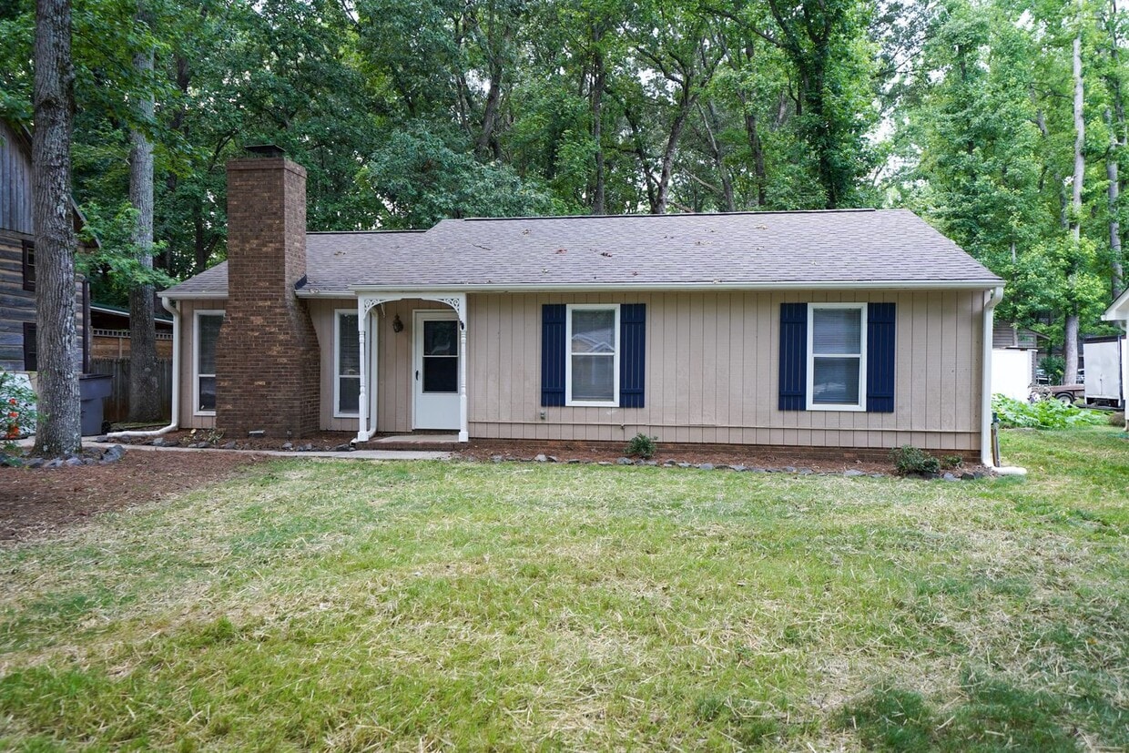 Primary Photo - E. Charlotte - 3br 2ba Ranch w/Sunroom