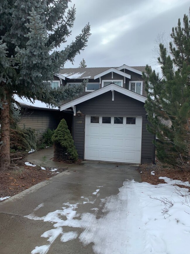 Foto del edificio - Nice Townhouse In NW Bend