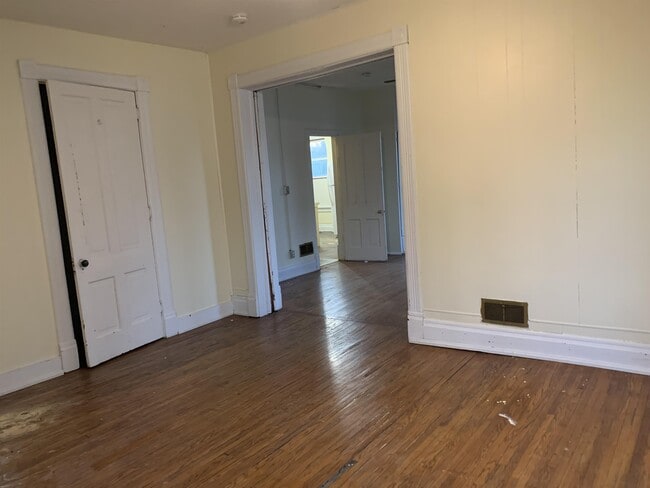 Building Photo - 140 Linwood Ave