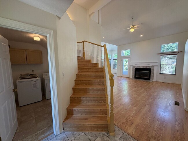 Foto del edificio - 6517 Glen Oak NE