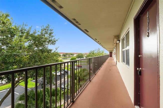 Foto del edificio - 800 SW 131st Ave