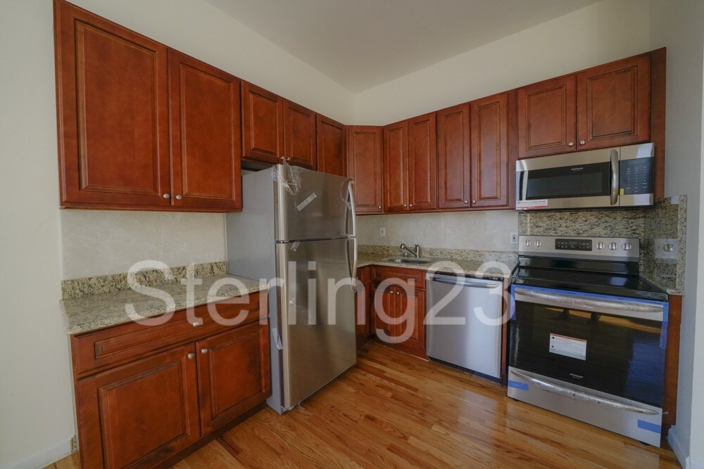 Foto principal - 8-57 Astoria Blvd