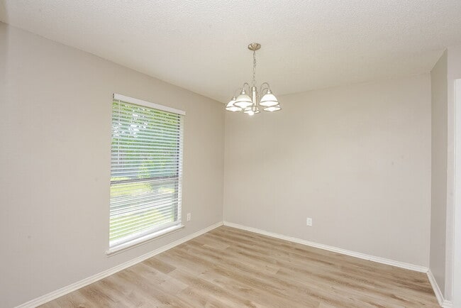 Building Photo - 6221 Valley Forge Ct