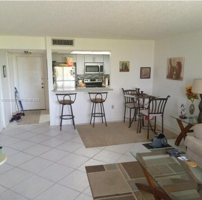 Foto del edificio - 5570 NW 44th St