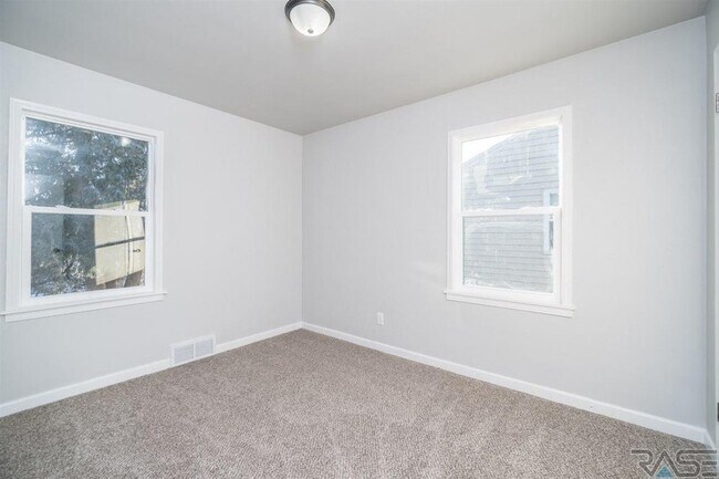 Dormitorio 3 - 2700 S Summit Ave