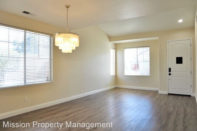 Building Photo - 3 br, 2.5 bath House - 5003 Spring Crest Terr