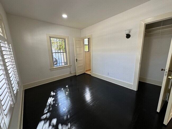 Foto del edificio - 2143 N Commonwealth Ave