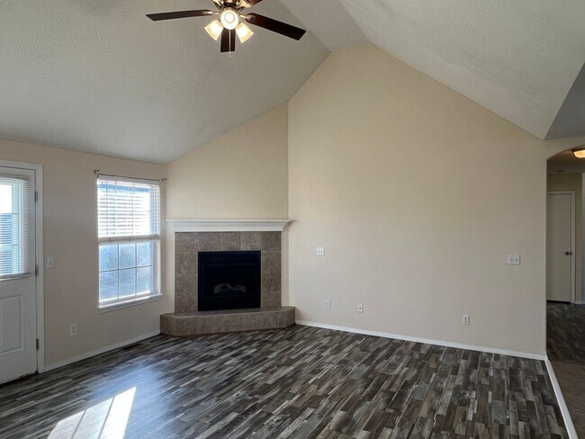 Foto del edificio - Republic Schools - Gorgeous 4 Bed 2 Bath 2 Car Garage For Rent