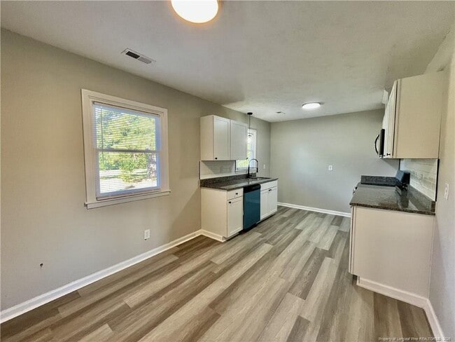 Foto del edificio - 5985 McDonald Rd