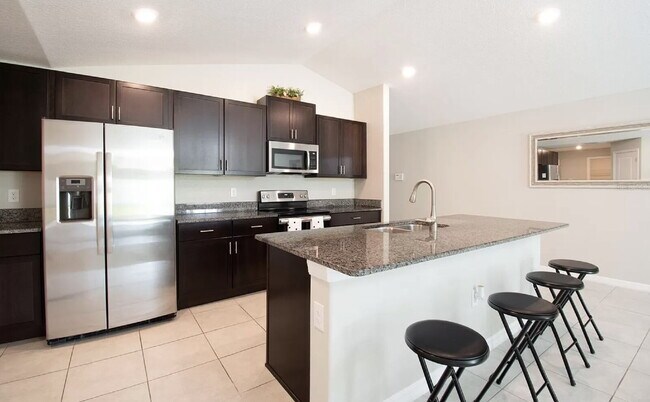 Foto del edificio - "Discover Spacious Comfort: 4-Bed, 2-Bath Gem in Riverview!"