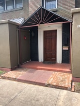 Building Photo - 906 Oakley St