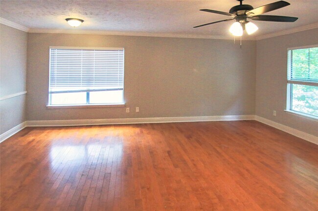 Foto del edificio - 3202 Birch Creek Dr