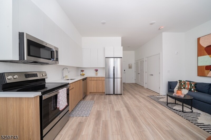Foto principal - 44 Irvine Turner Blvd