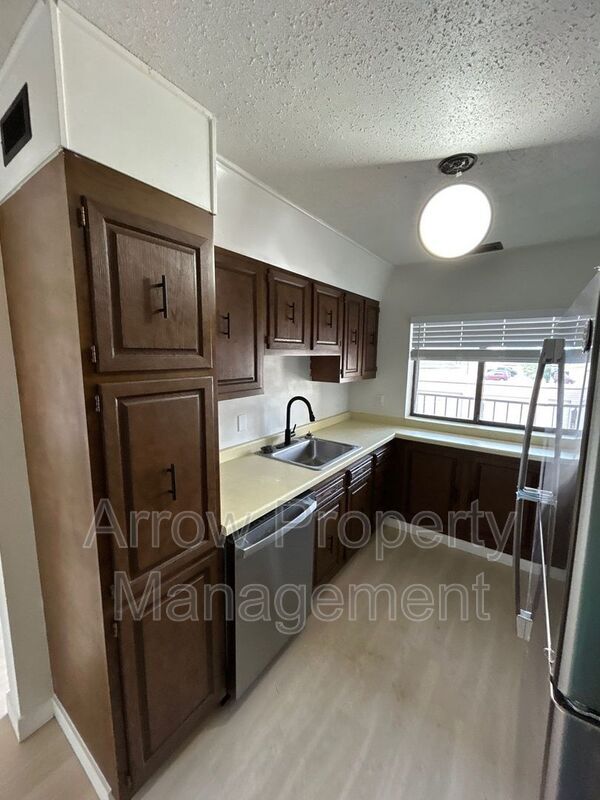 Building Photo - 201 E Arbor Ave