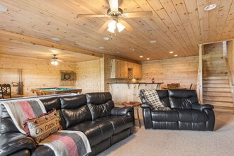 Building Photo - 121 Pontoosuc Dr