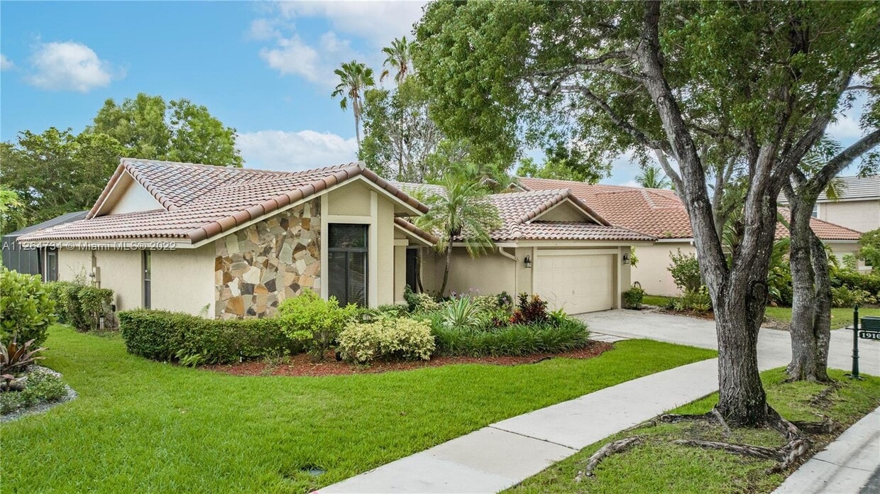 1910 Lakeshore Dr, Weston, FL 33326 House Rental in Weston, FL