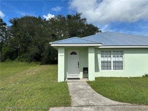 Building Photo - 1525 Queen Palm Ave