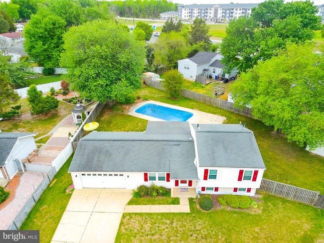Building Photo - 806 Truro Ct