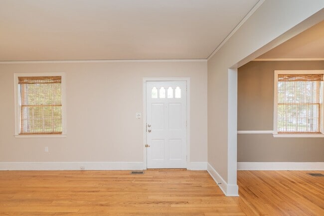 Building Photo - Charming 3-bedroom/2-bath single-family ho...