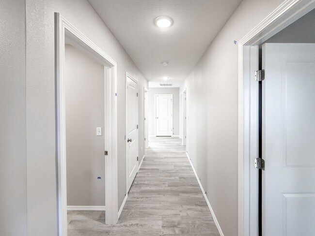 Building Photo - Brand New Home!!