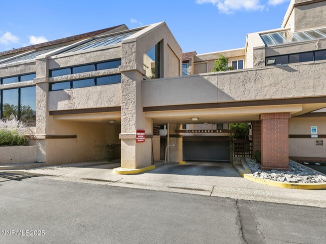 Foto del edificio - 3095 Lakeside Dr