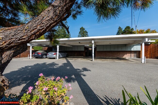 Building Photo - 1932 Montecito Ave