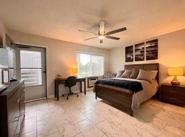 Building Photo - 4141 Dolphin Dr