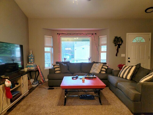 Foto del edificio - 3 Bedroom Home in convenient Poulsbo locat...