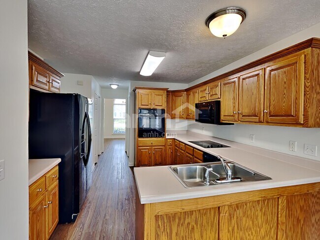 Foto del edificio - 204 Creekwood Dr