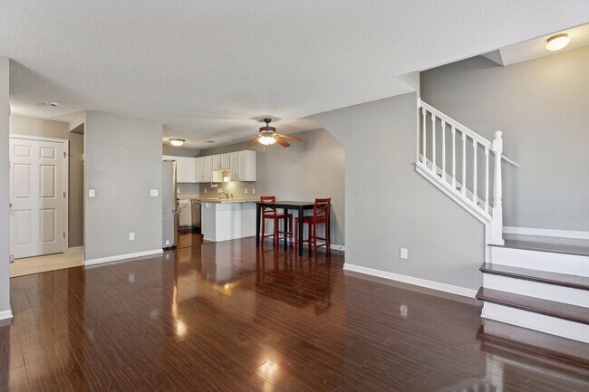 Building Photo - 1572 Peitz Ave