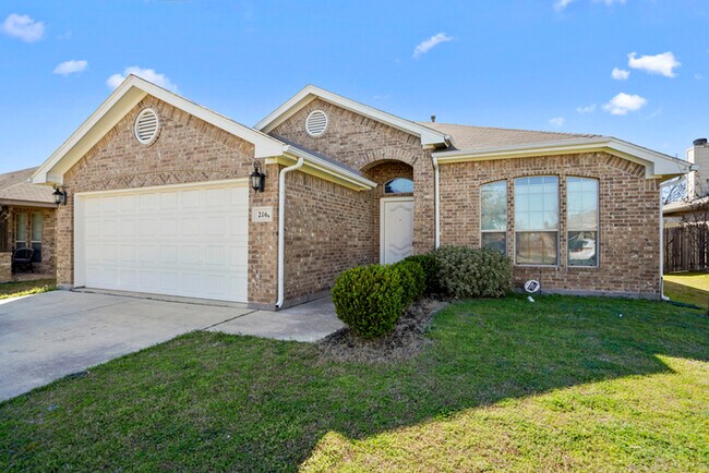 Foto del edificio - 216 Spring Hollow Dr