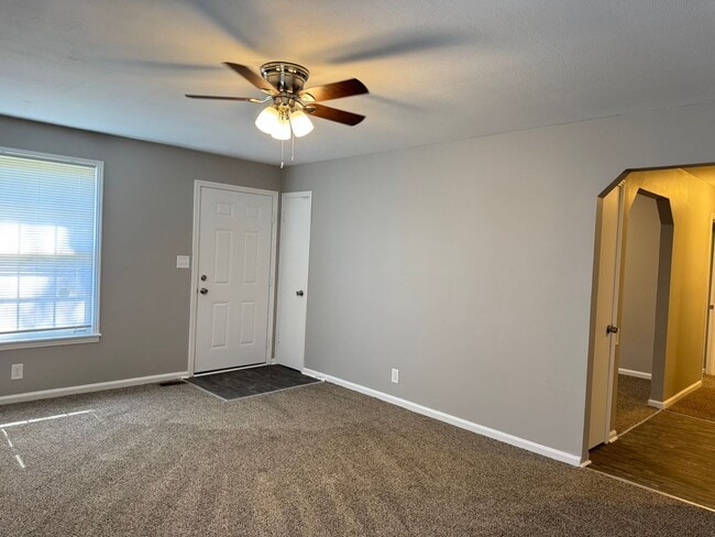 Foto del edificio - Great Location! 2 bed 1 bath off 101st!