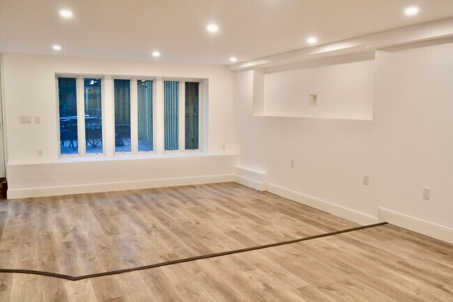 Building Photo - 602 Tremont St
