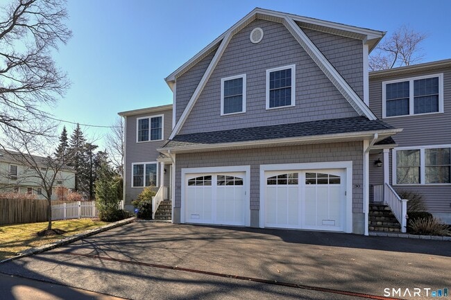 Building Photo - 30 Narrow St