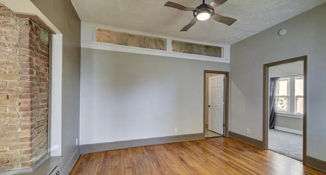 Foto del edificio - Must See 3 Bedroom Near Creighton!!