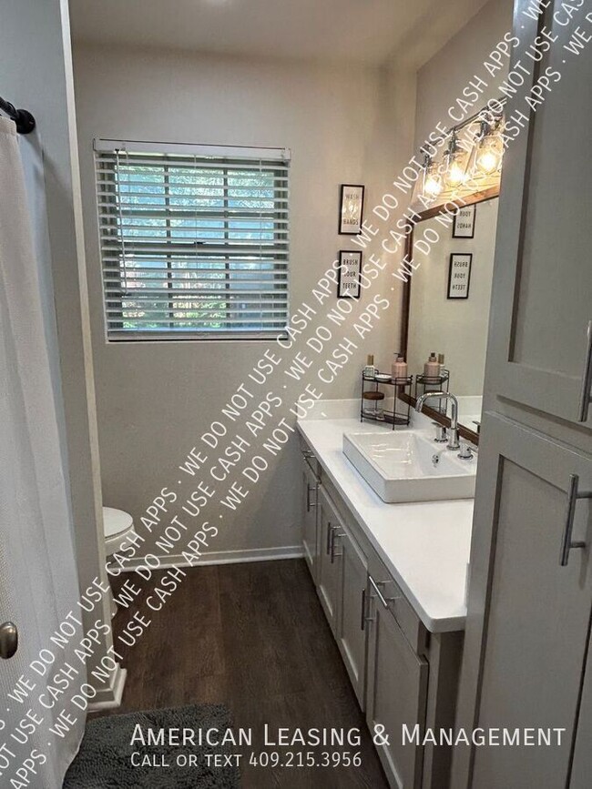 Foto del edificio - 1503 Robinhood Ln