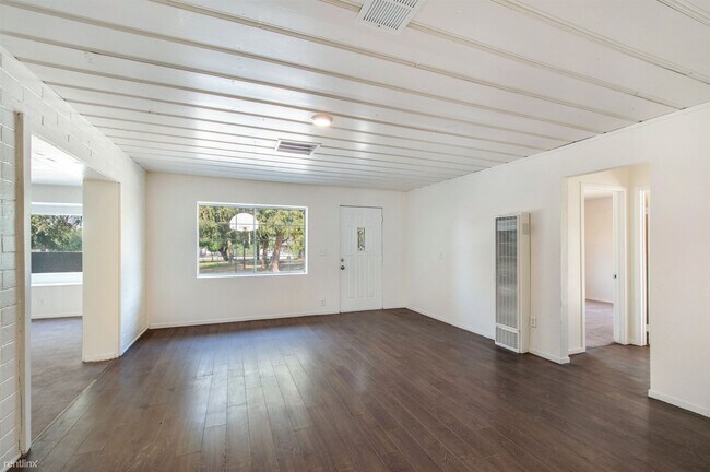 Foto del edificio - 4 br, 2 bath House - 8425 Redwood Avenue
