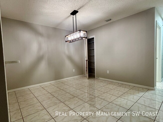 Building Photo - 10823 Brickside Ct