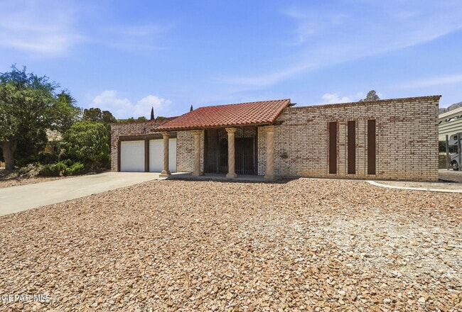 Building Photo - 3329 Old Spanish Trail